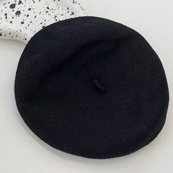 LIGHTWEIGHT WOOL BLACK BERET, NWT - Picture 1 of 1